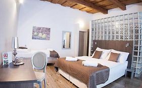Hotel U Tri Hrusek Suites & Apartments
